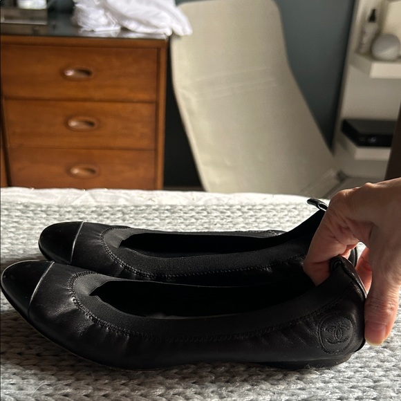 Elegant Black Chanel Women's ballet  Flats - Picture 1 of 5